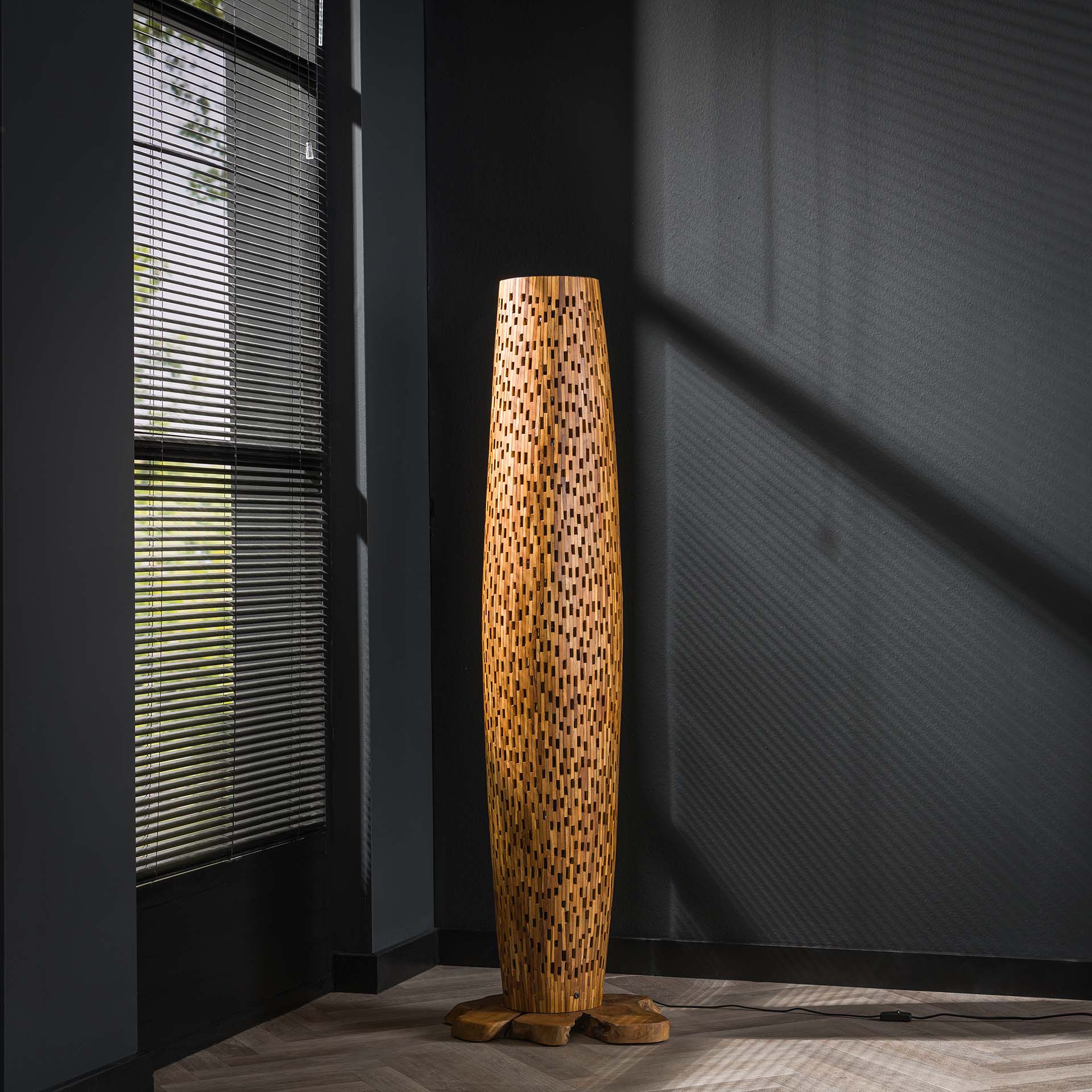 Design Stehleuchte PARI M 145 cm aus Teakholz Kopie