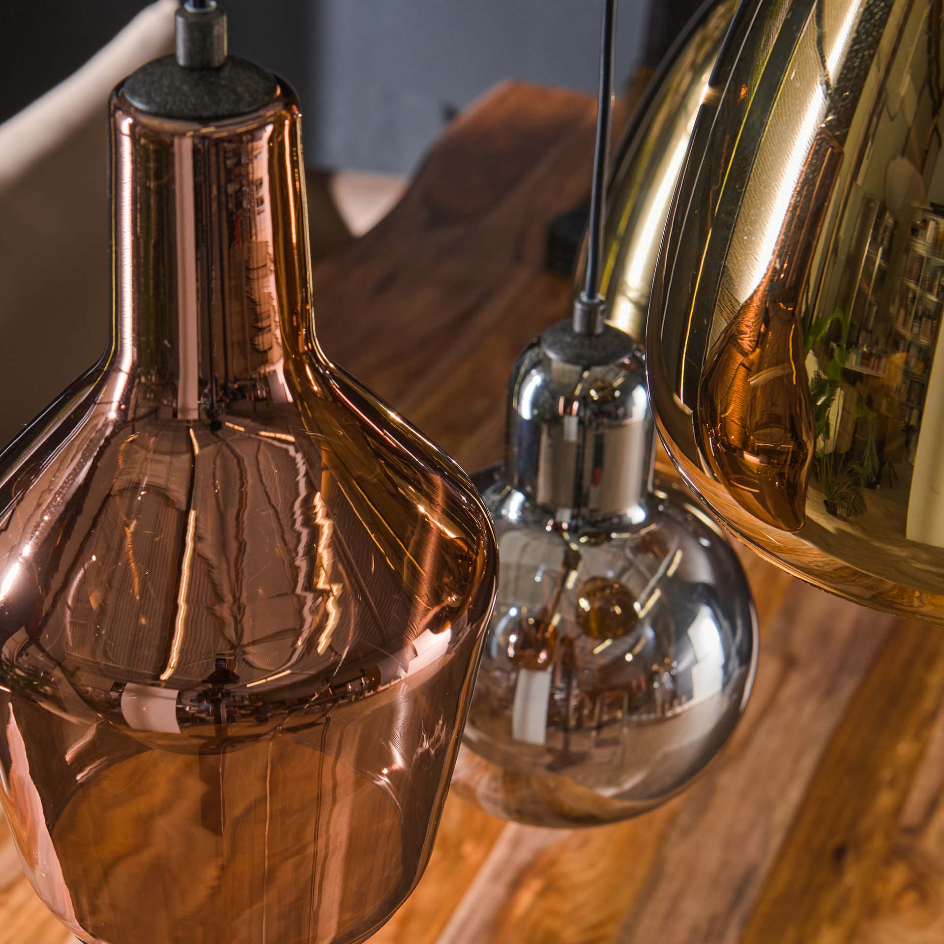 Hängelampe mit 6 Schirmen in Kupfer, Chrom und Gold – Modernes Design mit verspieltem Look
