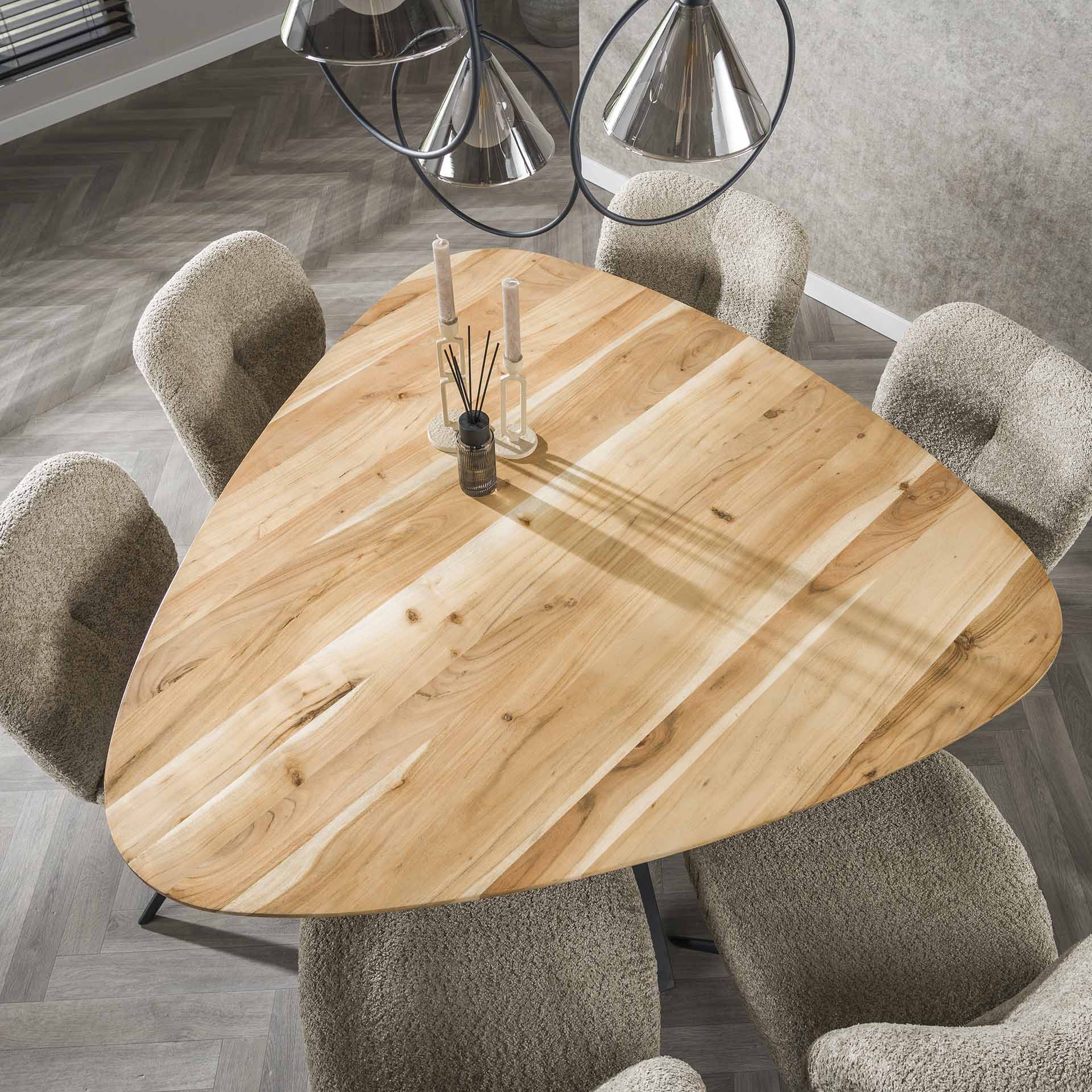Home Designs Dreieckiger Esstisch aus Akazienholz 135 cm