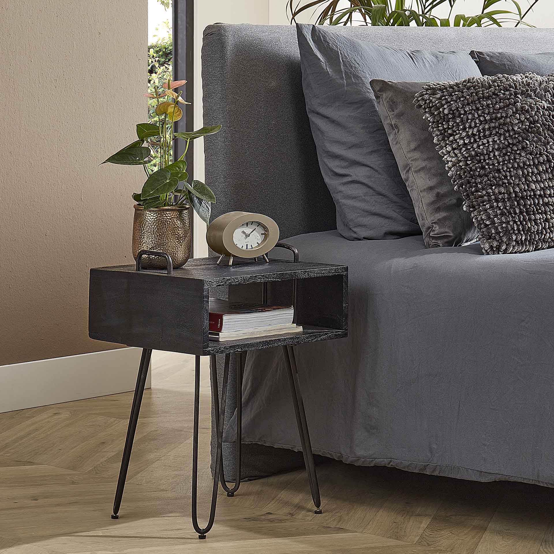 Nachttisch Yucon 40 cm offenes Fach schwarz Akazienholz