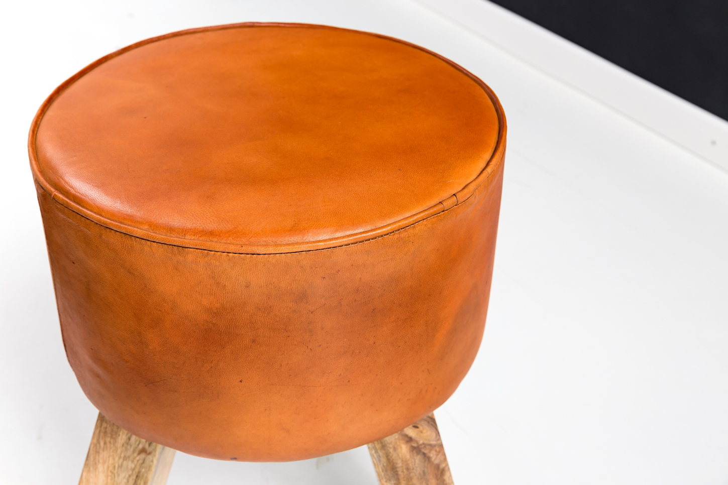 43726-WOHNLING-Sitzhocker-Echtleder-braun-rund-40_3.jpg