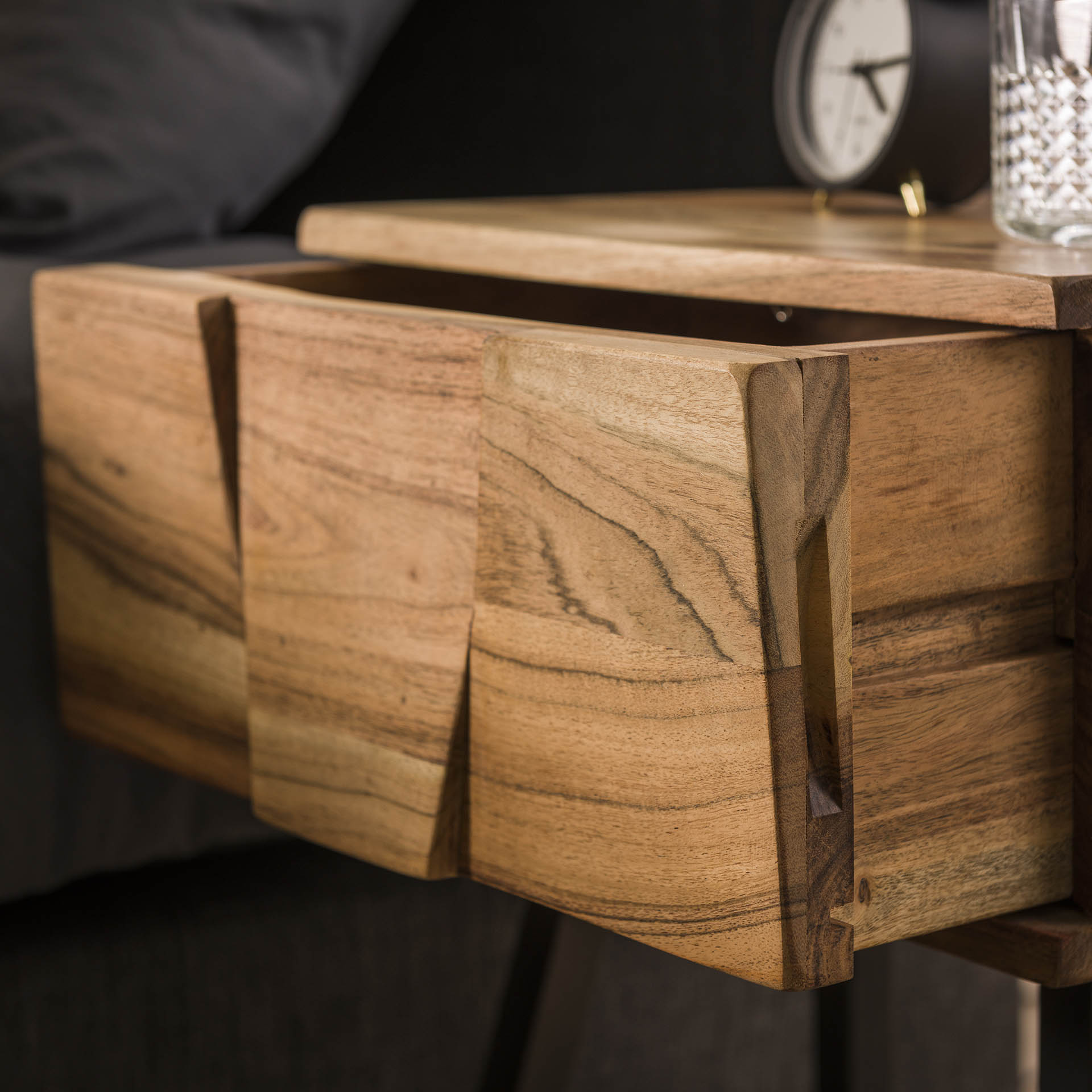 Nachttisch Demn Akazie massiv – Holz & Metall, 1 Schublade
