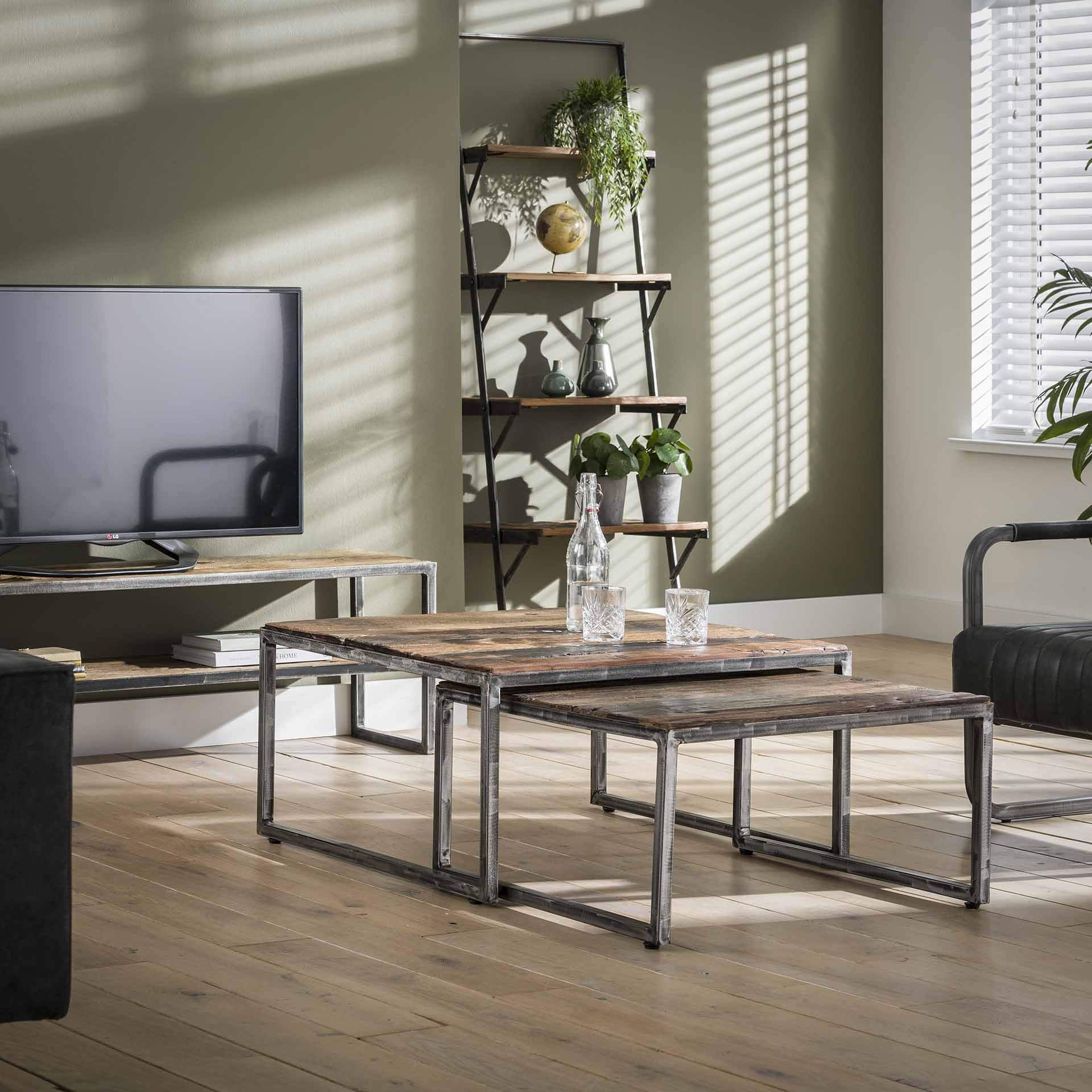 Design Couchtisch Satz 2 80x80 grained / Robustes Hartholz