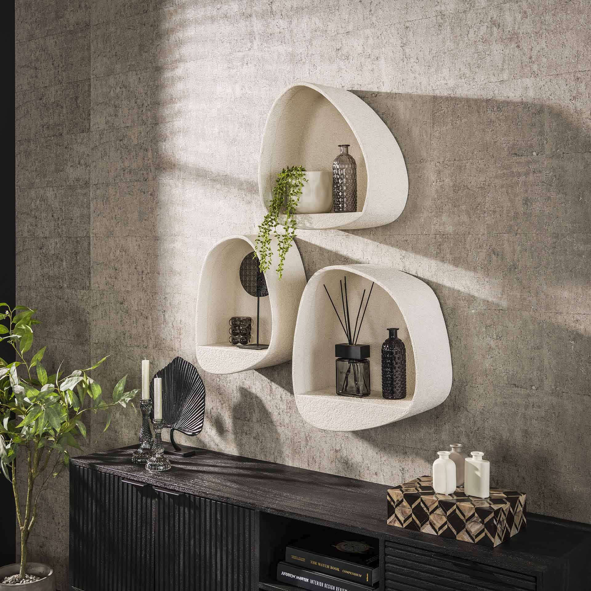 Home-Designs Dreieckiges Wandregal aus Marmorverbundstoff