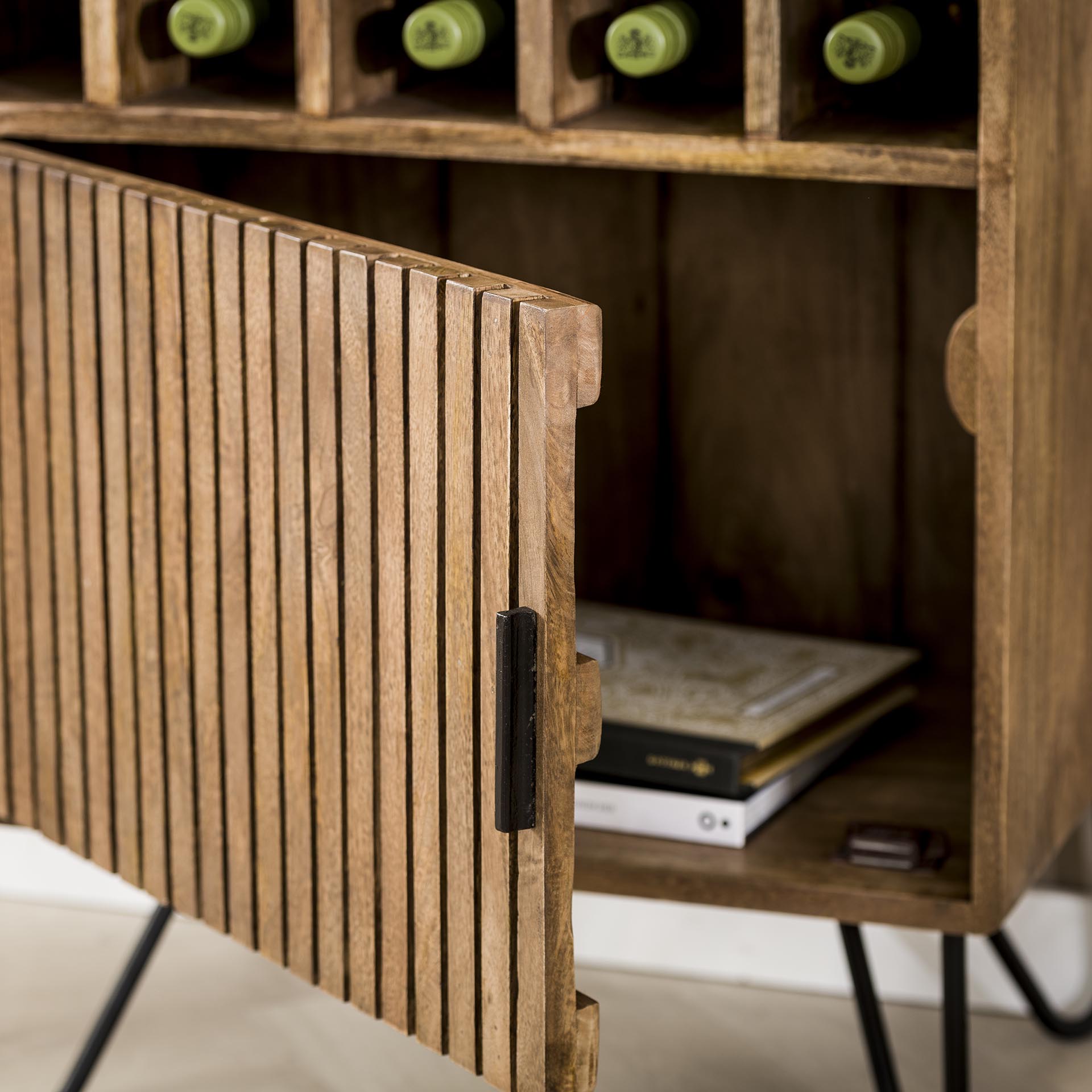Weinschrank TULUM aus Mangoholz mit 15 Weinfächer und 1 Tür