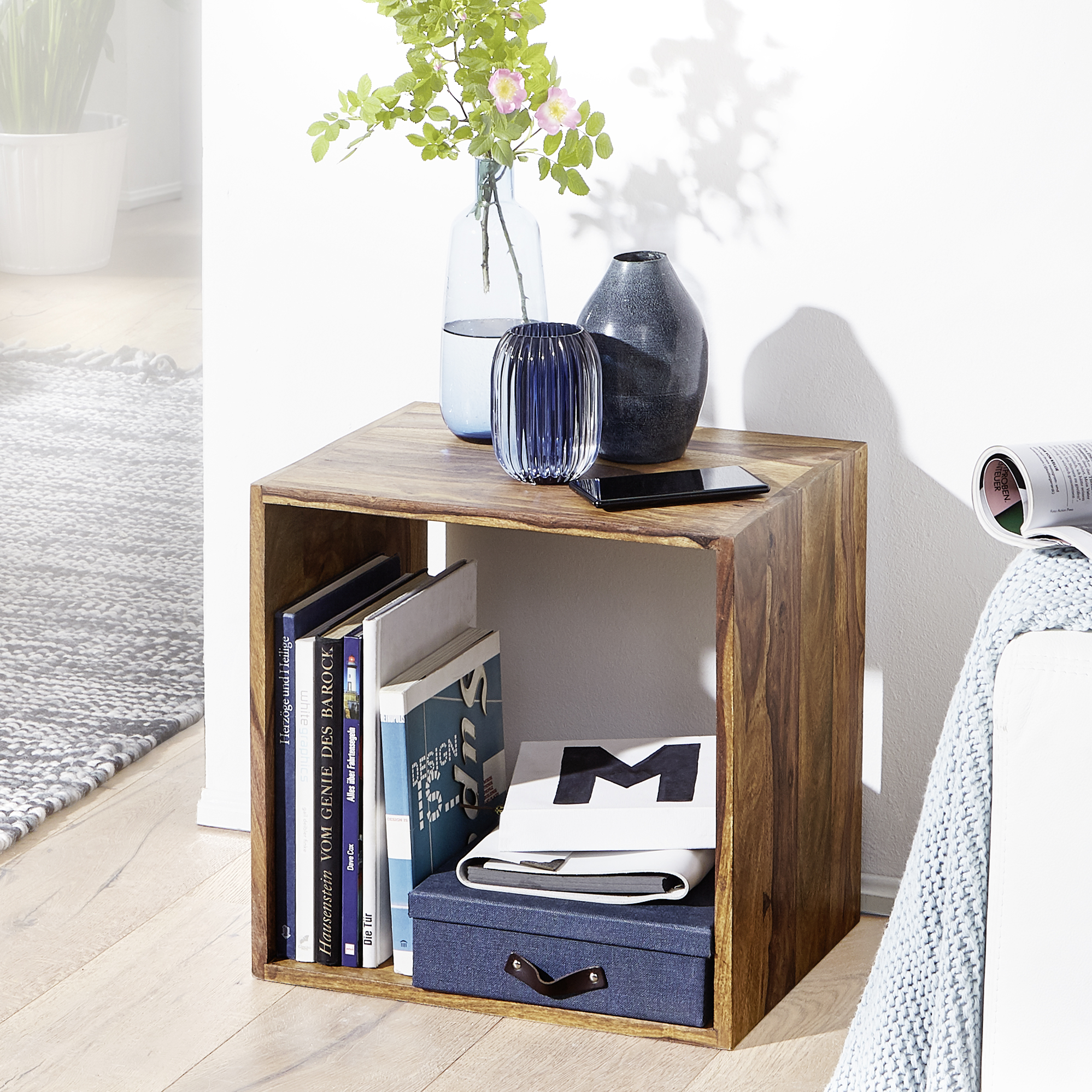 38571-WOHNLING-Standregal-Massivholz-MUMBAI-Sheesham-43-5-cm-Cube-Regal-Design-Holzregal-Naturprodukt-Beistelltisch-Landhaus-Stil-Wuerfel--Wuerfelregal--Tisch--Couchtisch--Regal--Bueche_1.jpg