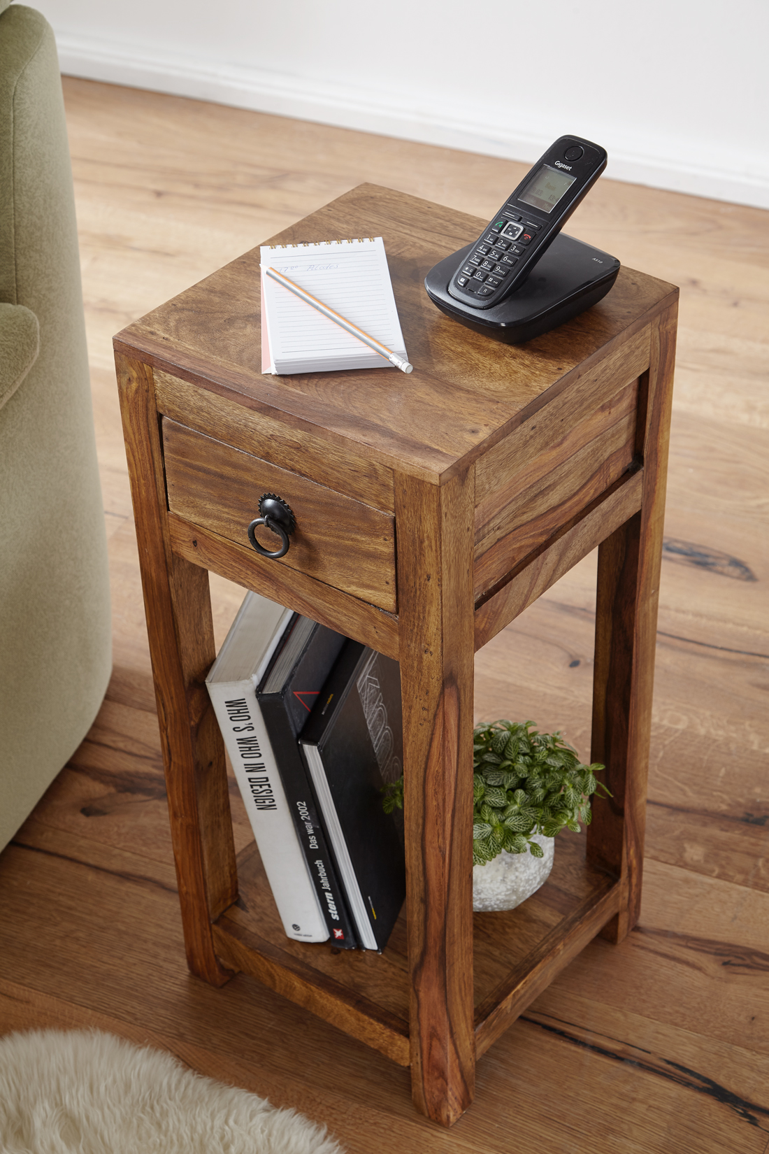 Beistelltisch MUMBAI Massiv-Holz Sheesham 68cm hoch Wohnzimmer-Tisch mit Schublade Design Landhaus-Stil Couchtisch