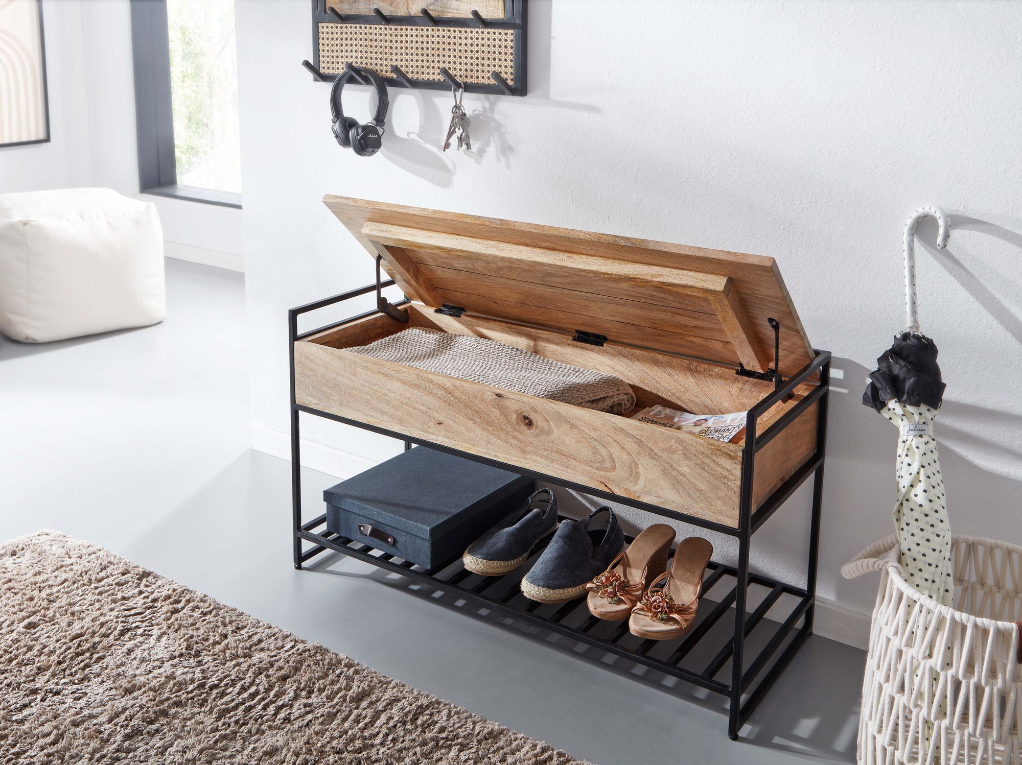 Sitzbank mit Stauraum 90x52x38 cm Mango Massivholz / Metall Flurbank Braun, Schuhbank mit Sitzfläche Klein, Schmale Garderobenbank mit Schuhregal
