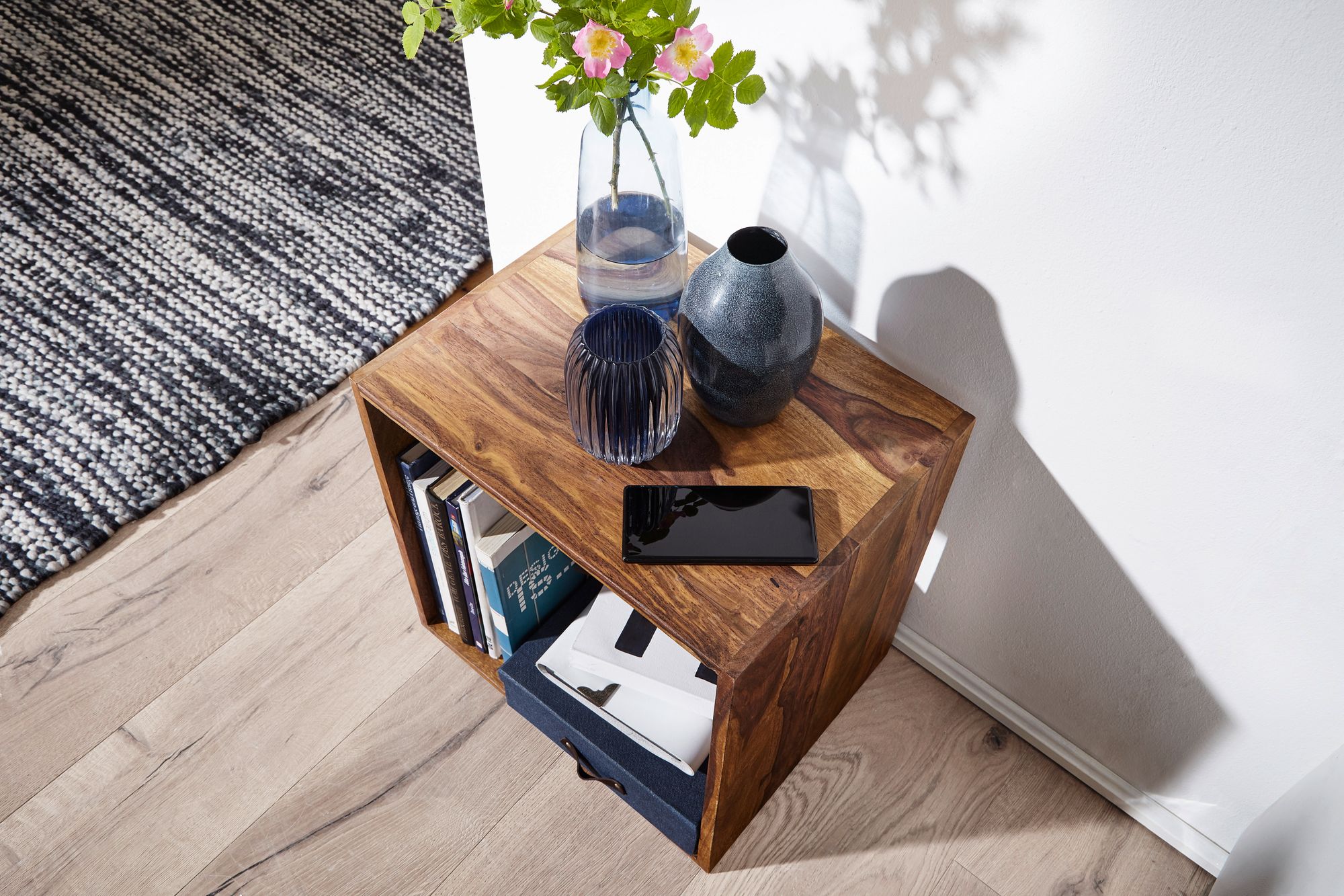 38571-WOHNLING-Standregal-Massivholz-MUMBAI-Sheesham-43-5-cm-Cube-Regal-Design-Holzregal-Naturprodukt-Beistelltisch-Landhaus-Stil-Wuerfel--Wuerfelregal--Tisch--Couchtisch--Regal--Bueche_4.jpg