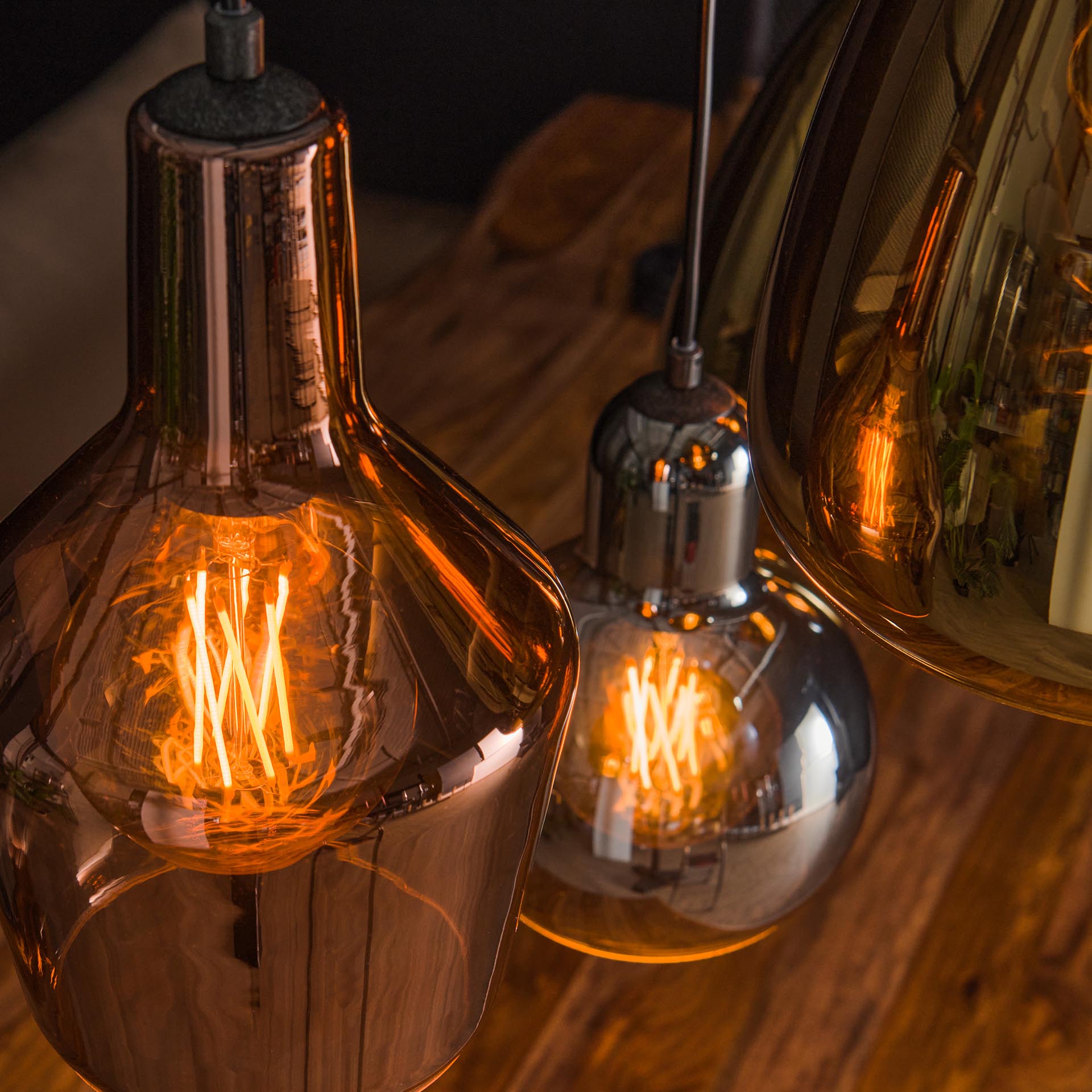Hängelampe mit 6 Schirmen in Kupfer, Chrom und Gold – Modernes Design mit verspieltem Look
