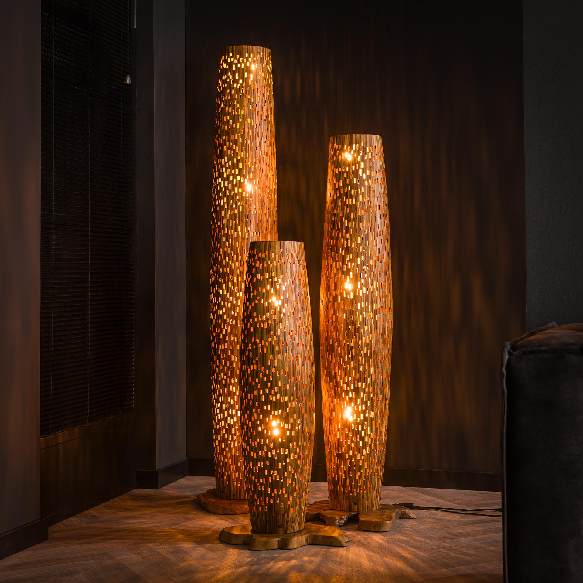 Design Stehleuchte PARI M 145 cm aus Teakholz Kopie