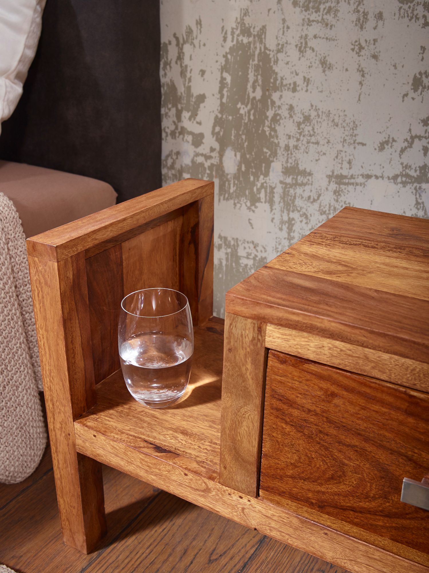 36250-WOHNLING-Nachttisch-MUMBAI-Massiv-Holz-Shee_3.jpg