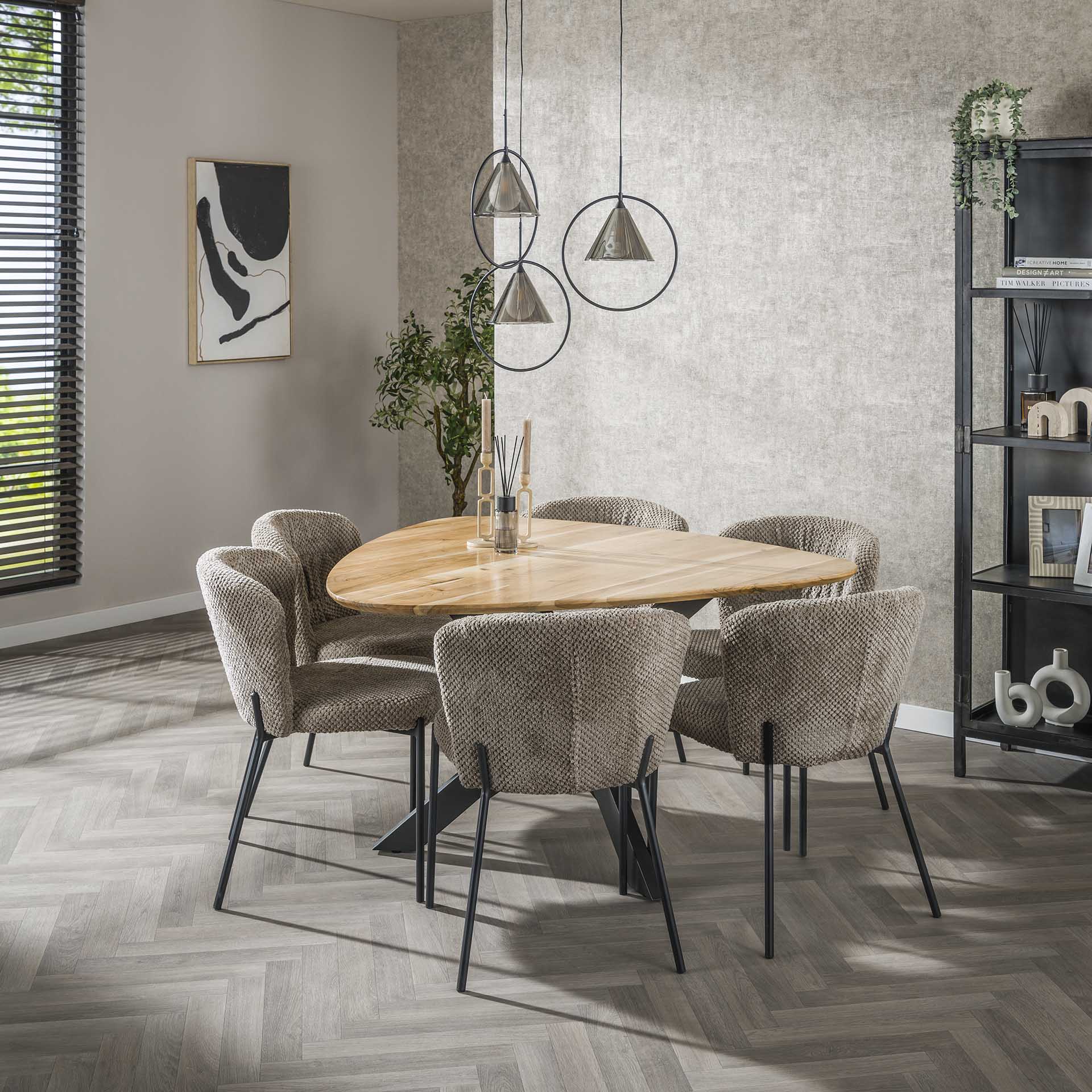 Home Designs Dreieckiger Esstisch aus Akazienholz 135 cm