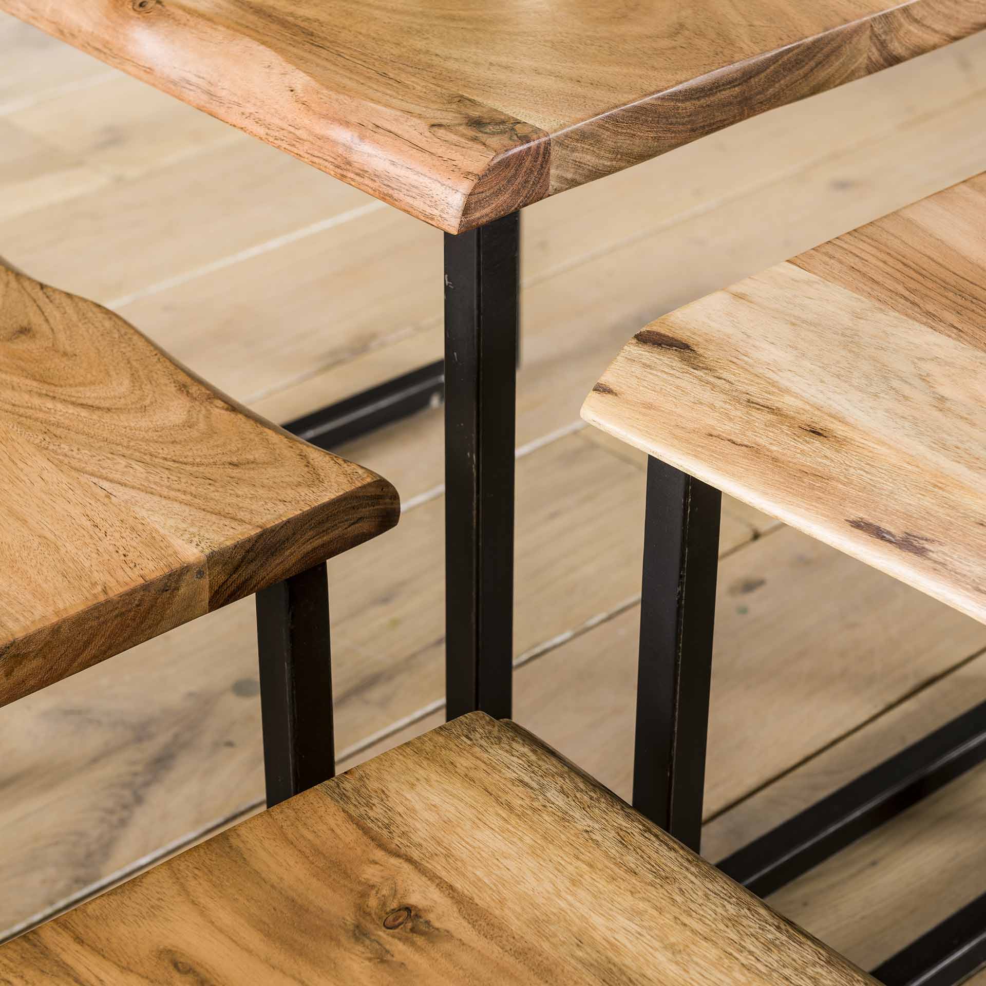 Home Designs Couchtisch set/4 edge / Massiv acacia naturel