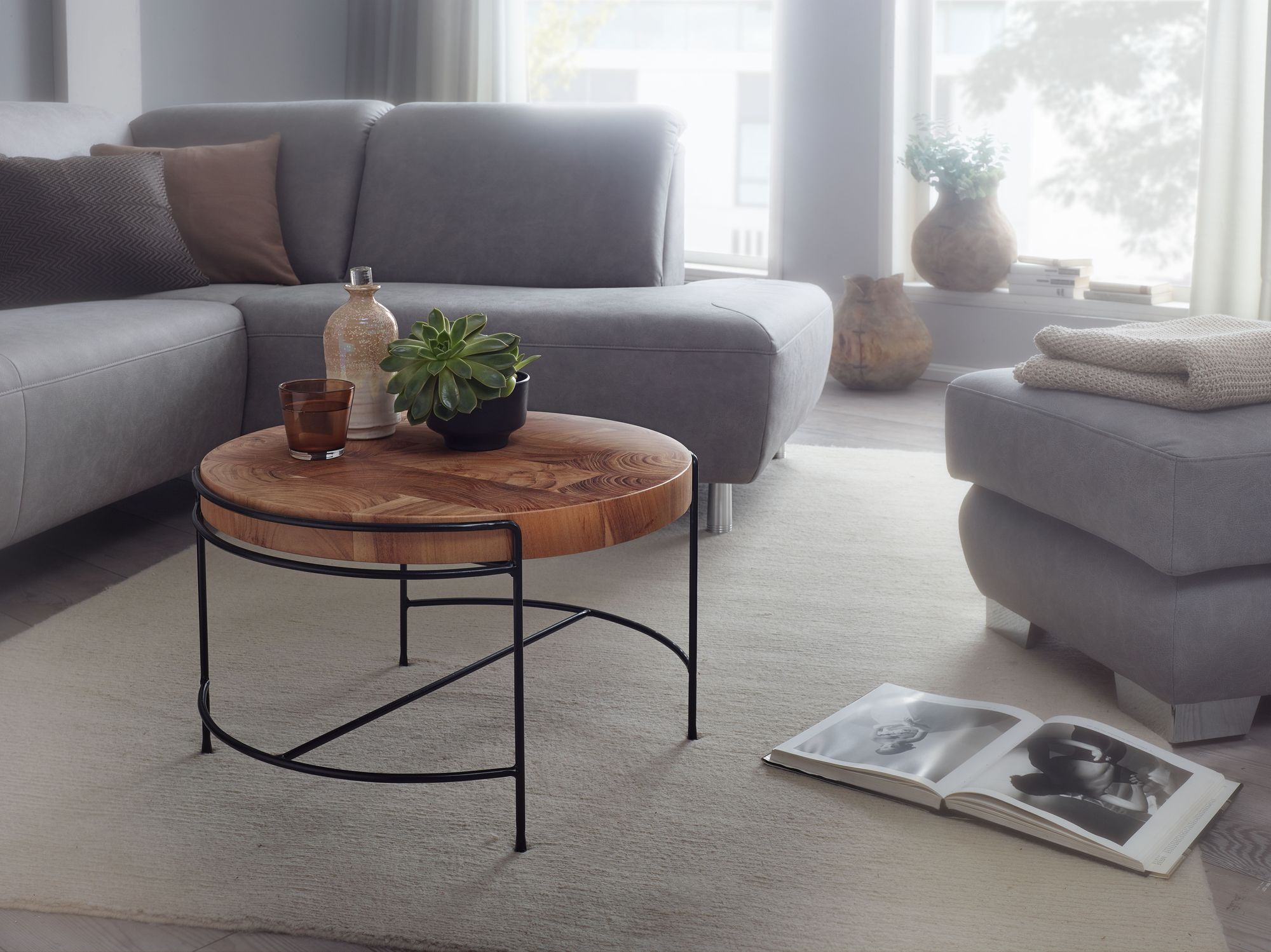 Couchtisch 62x40x62 cm Sofatisch Akazie Massivholz / Metall, Wohnzimmertisch Rund mit Metallbeinen, Kleiner Designer Tisch Massiv, Holztisch Wohnzimmer Industrial