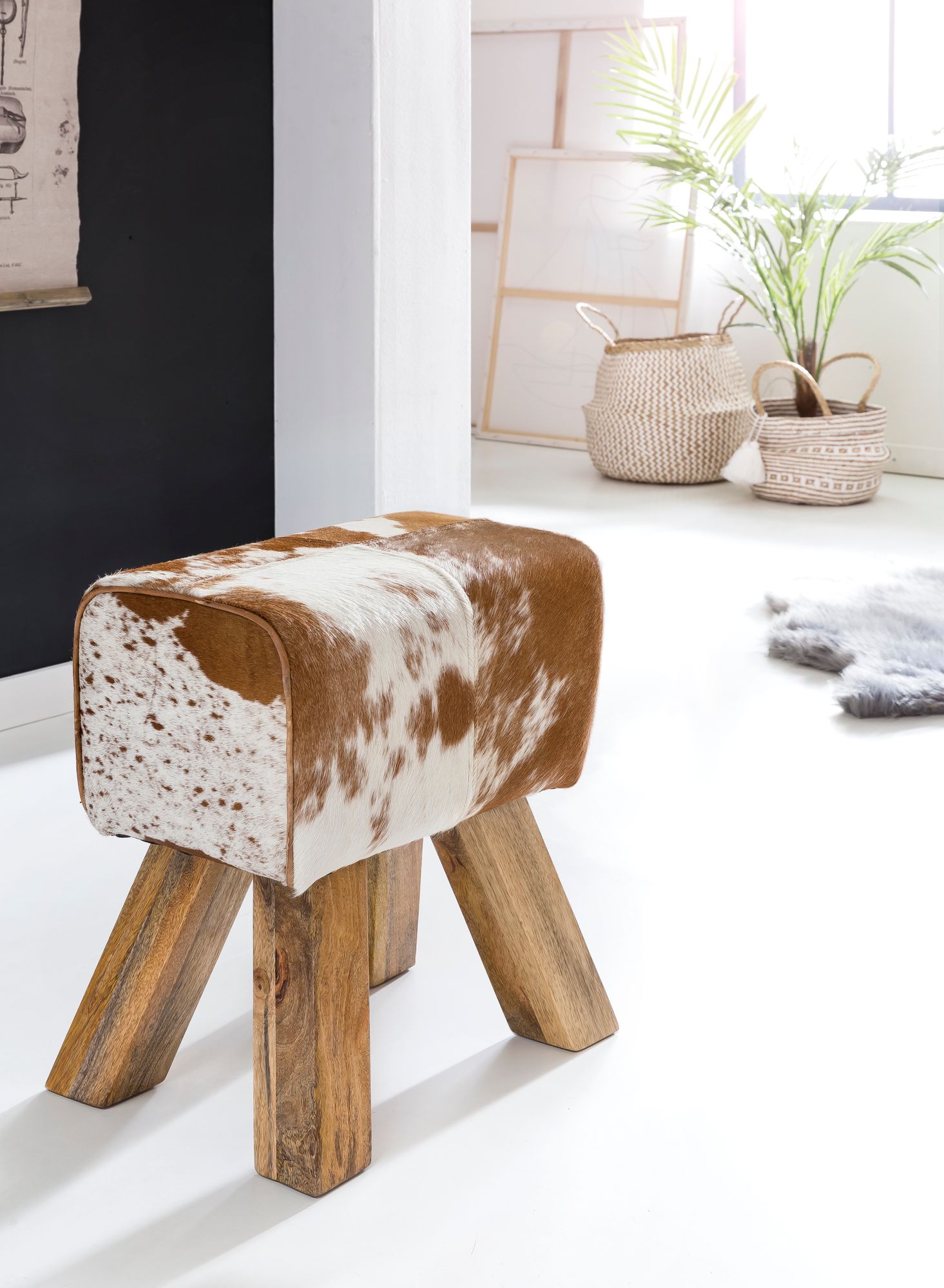 43734-WOHNLING-Design-Turnbock-Sitzhocker-Ziegenfel.jpg
