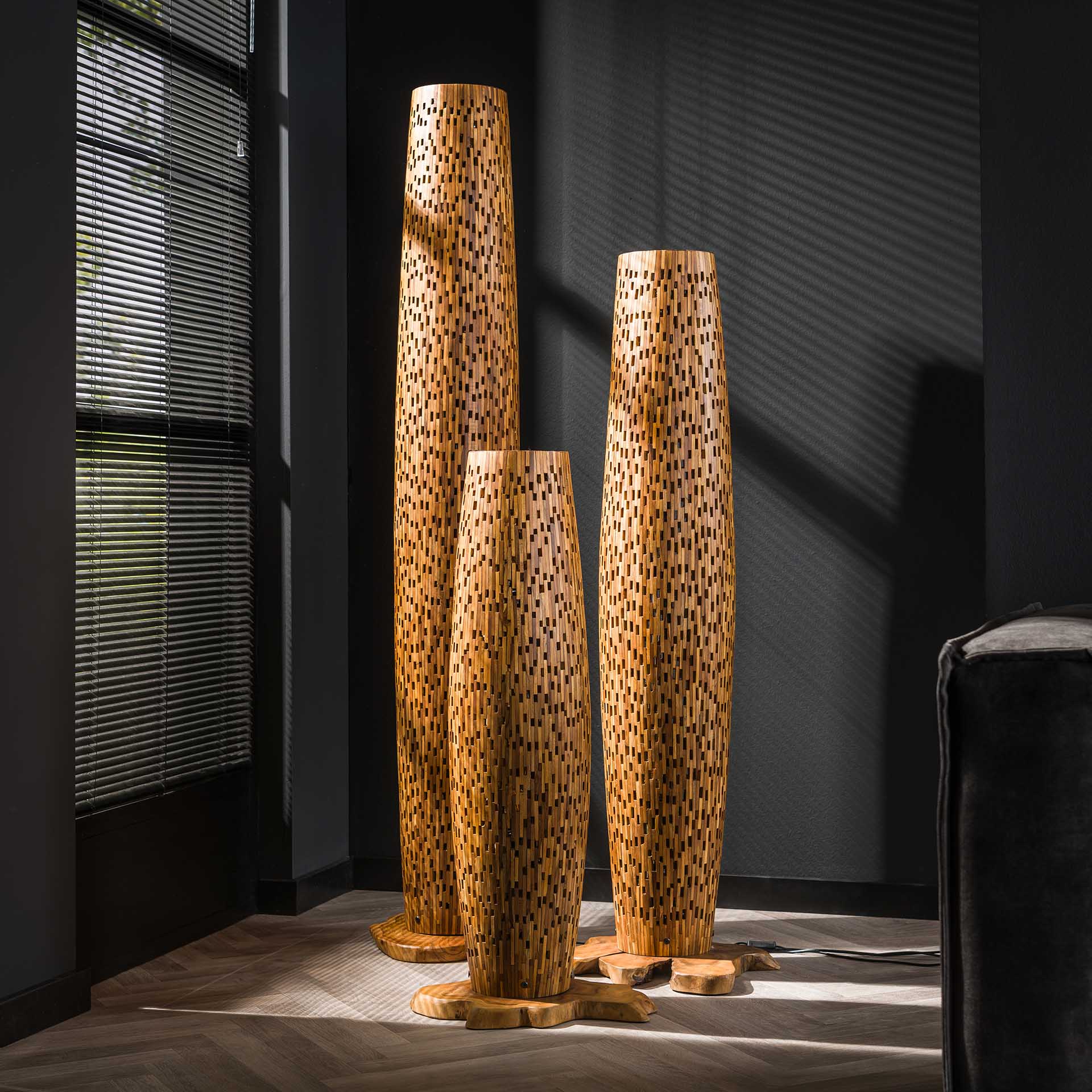 Design Stehleuchte PARI M 145 cm aus Teakholz Kopie