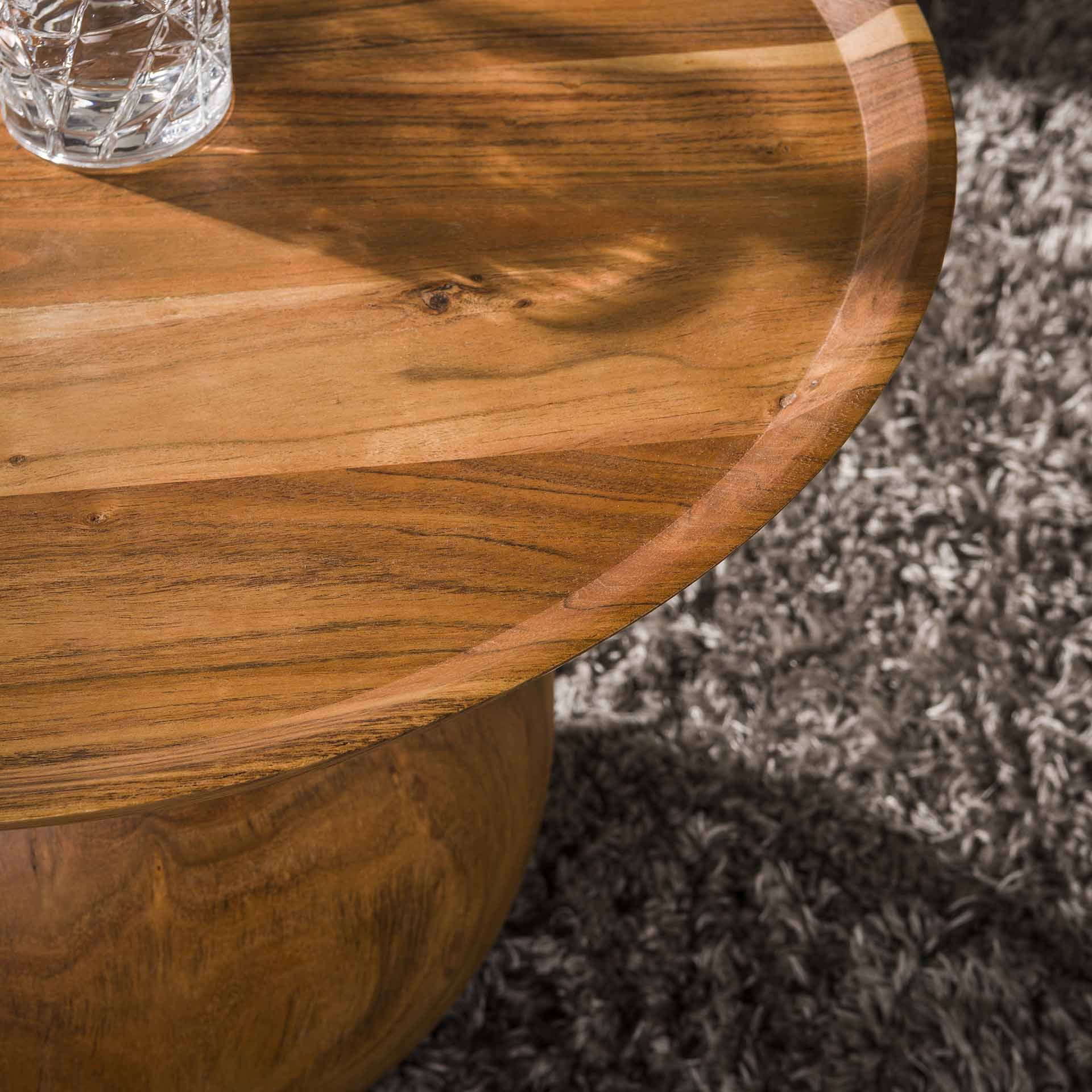 Couchtisch Tango Rund 60 cm mit Organischem Massivfuß aus Naturbelassenem Akazienholz