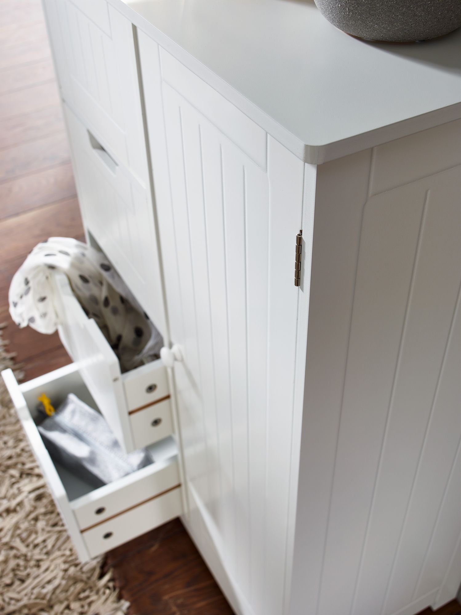 44724-WOHNLING-Design-Badschrank-LUIS-Landhaus-Stil-MDF-Holz-56-x-83-x-30-cm-weiss---Badezimmerschrank-klein-4-Schubladen-und-1-Tuer---Beistellschrank-Mehrzweckschrank--Badschrank-Badez_3.jpg
