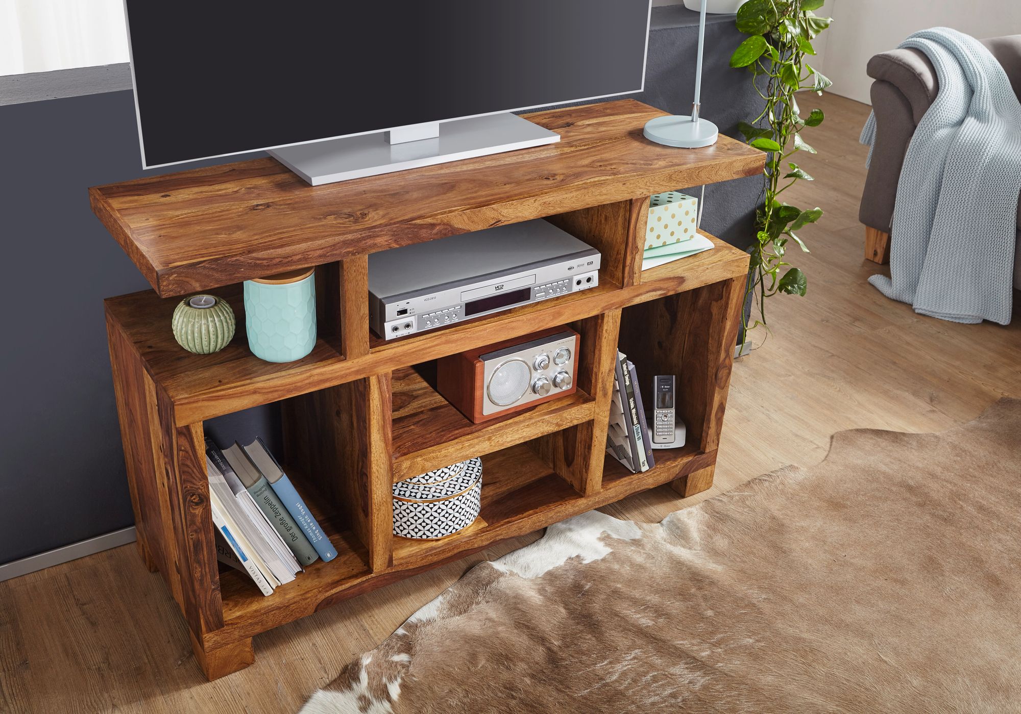 31312-WOHNLING-Sideboard-MUMBAI-Sheesham-Massivholz-115-x-76-x-40-cm-Landhaus-Stil---Fernseh-Kommode-mit-Staufaechern---TV-Schrank-Anrichte-Echt-Holz-mit-4-Standbeinen-Standregal-Fernse_4.jpg