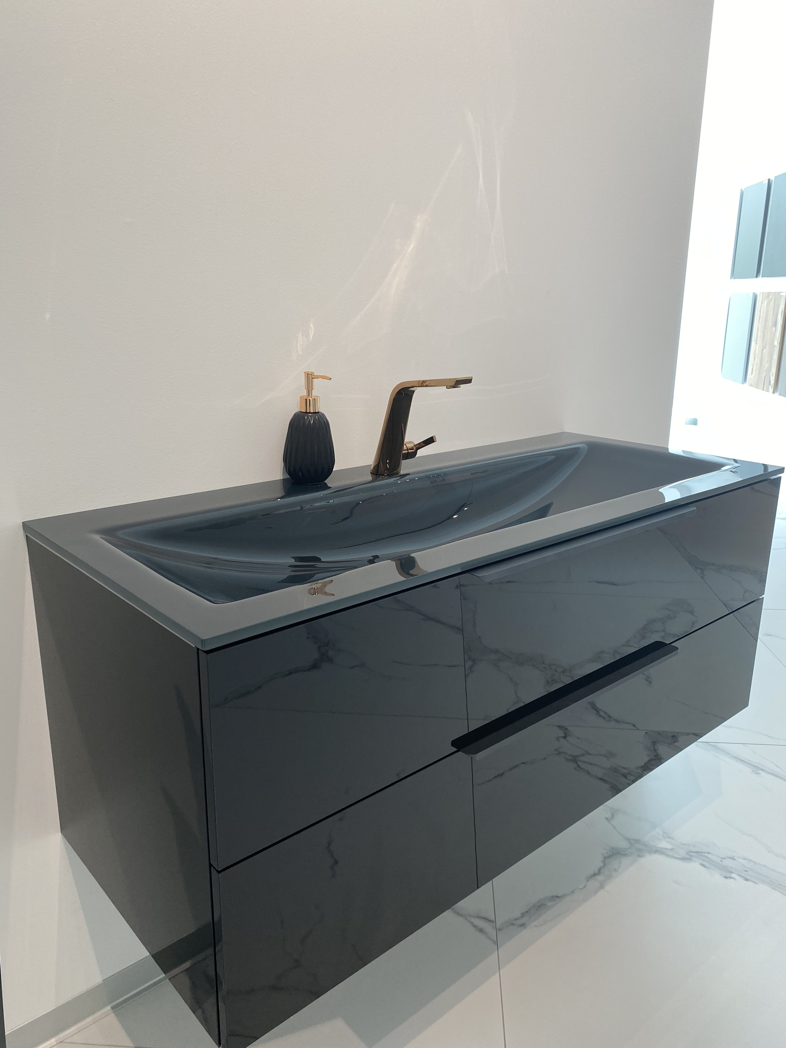 Badmöbel Set 120 cm Kristal mit Glaswaschtisch - 2 Auzüge mit Soft - Close funktion