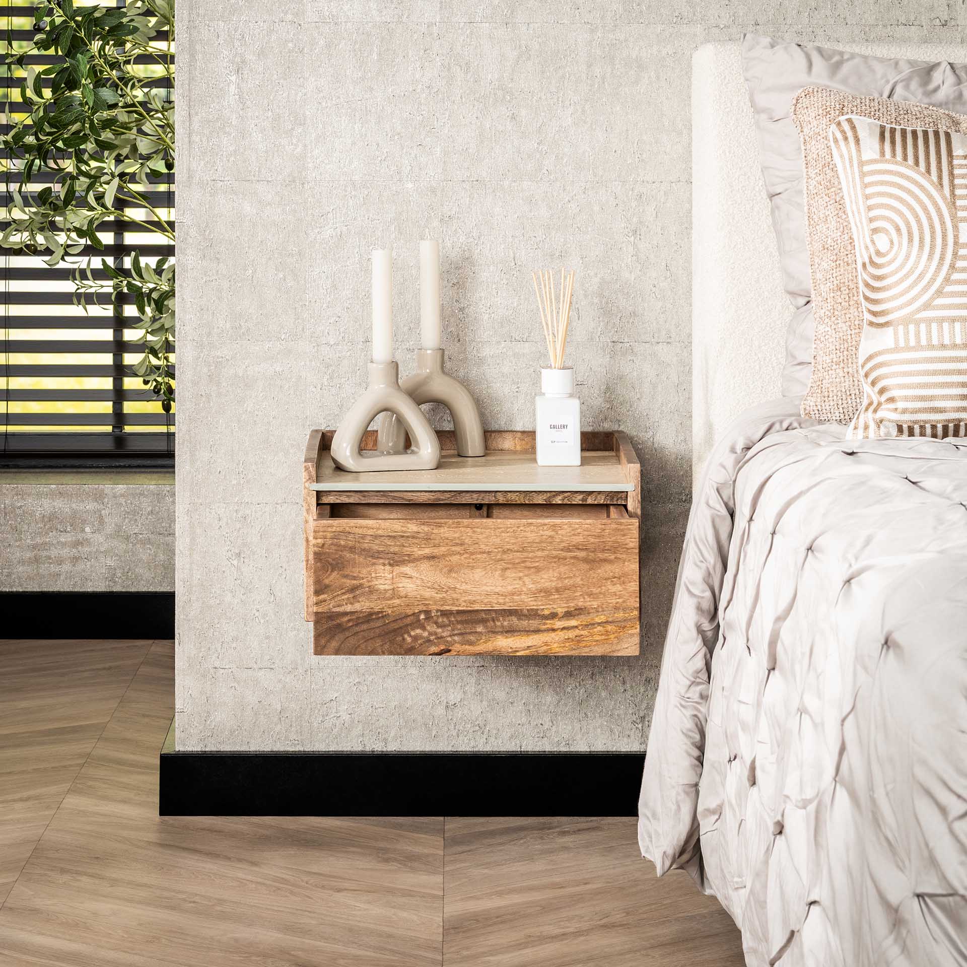 Stilvoller Hängender Nachttisch Nuovo Keramik in Travertinoptik